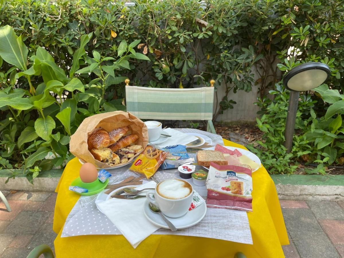 Hotel Montebello Riccione Luaran gambar