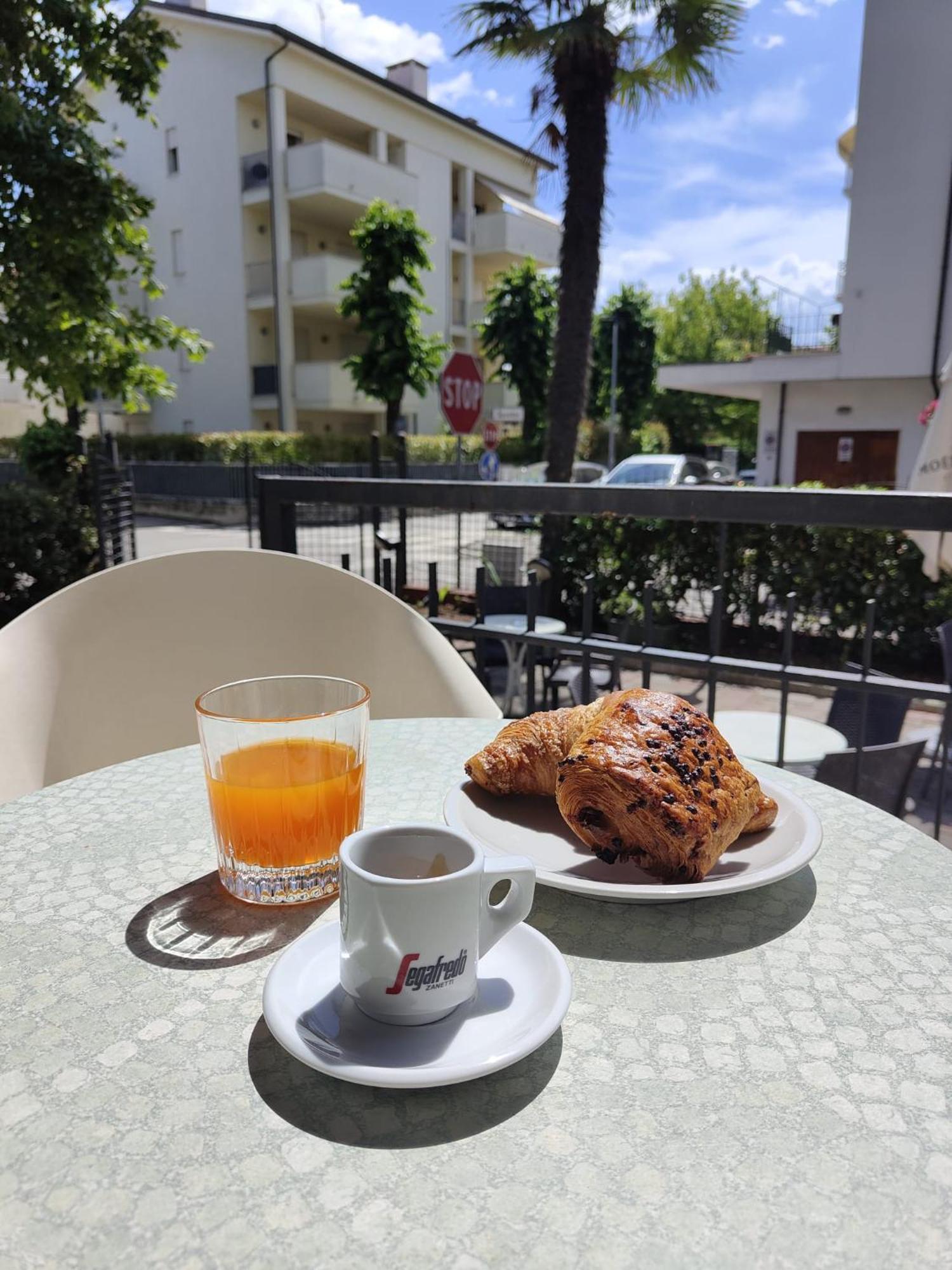 Hotel Montebello Riccione Luaran gambar