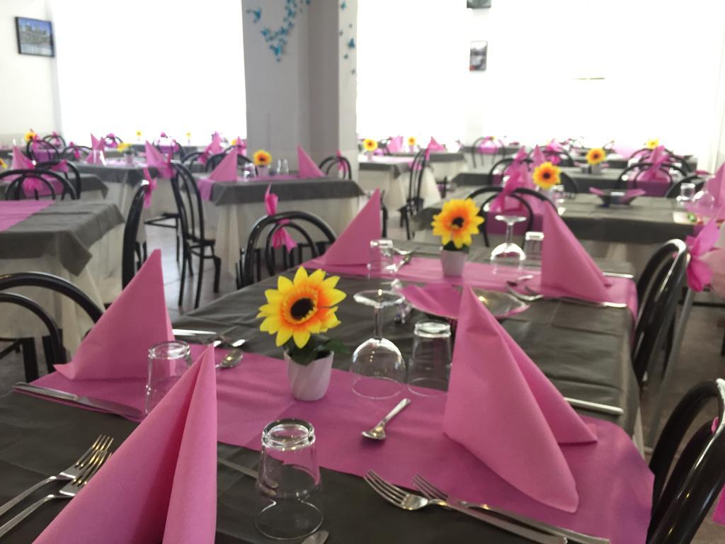 Hotel Montebello Riccione Luaran gambar