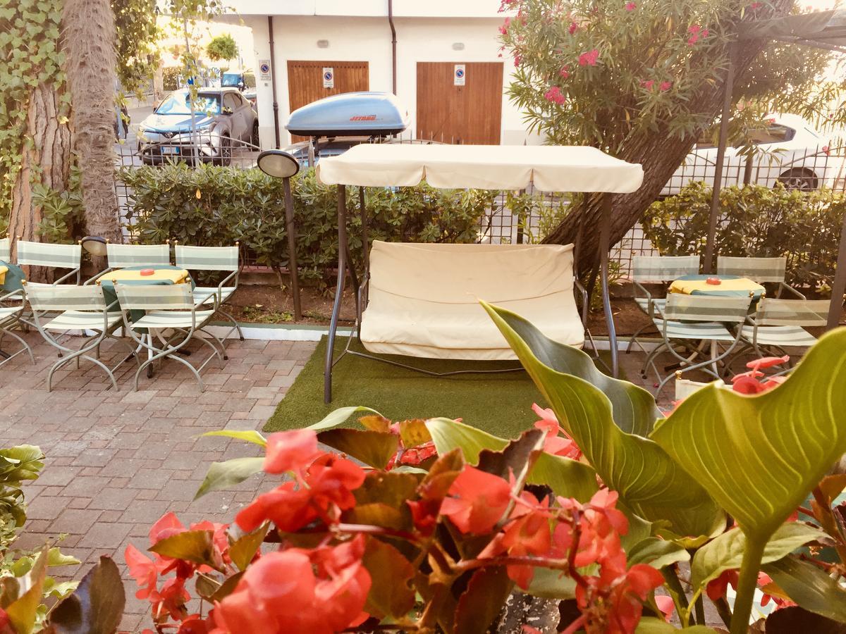 Hotel Montebello Riccione Luaran gambar