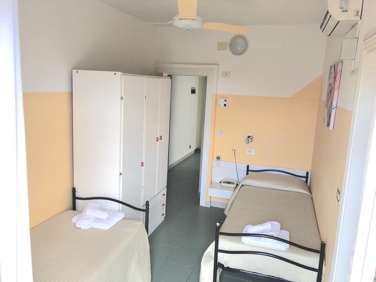 Hotel Montebello Riccione Luaran gambar